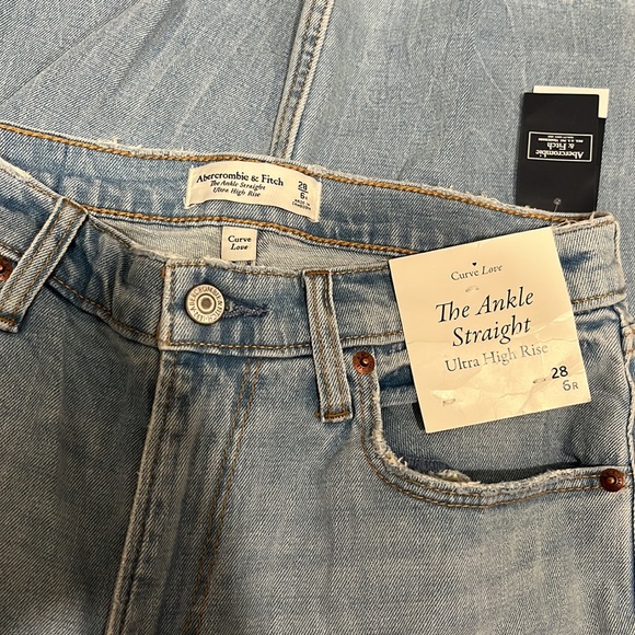 NWT❗️A&F Curve Love Ultra High Rise Ankle Straight Jeans - Picture 9 of 10